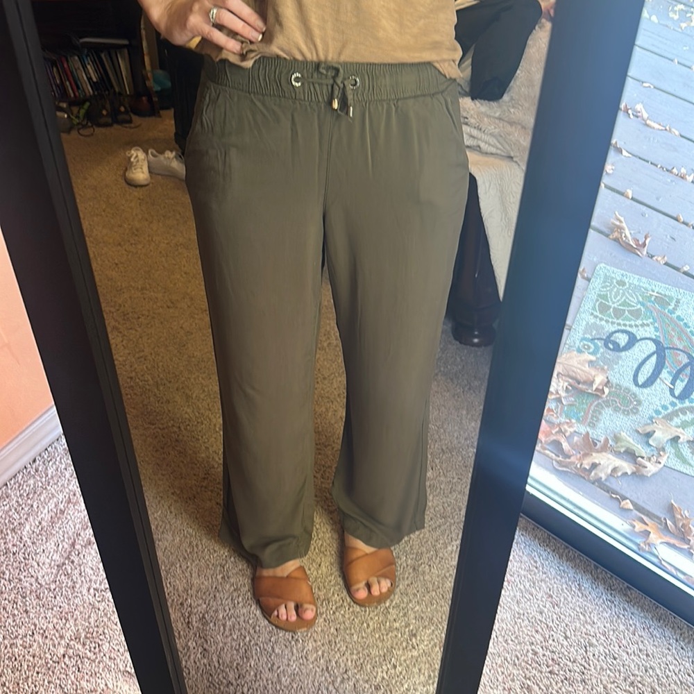 Buy one, get one 1/2 off ✨ Flowy light dark green pants